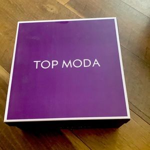 BNWT! Beautiful thigh high boots